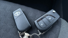 Toyota Yaris 1.5 Hybrid Design 5dr CVT Hybrid Hatchback